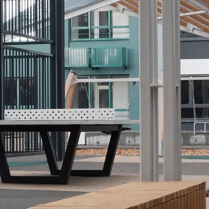 Спортивный комплекс двумя лавками для пресса, лестницей и тремя турниками