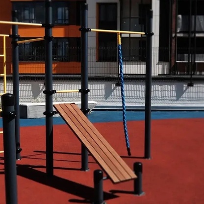 Спортивный комплекс с лестницей, рукоходом змейка и пятью турниками